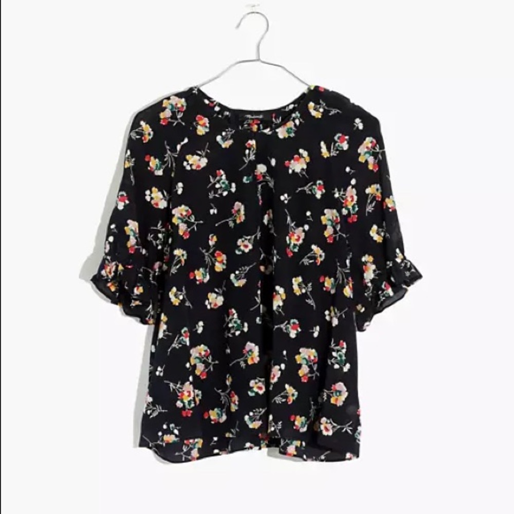 Silk Notched Ruffle Cuff Top in Carnation Toss
